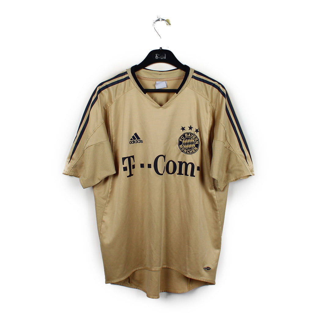2004/05 - Bayern Munich - Santa Cruz #24 (M)