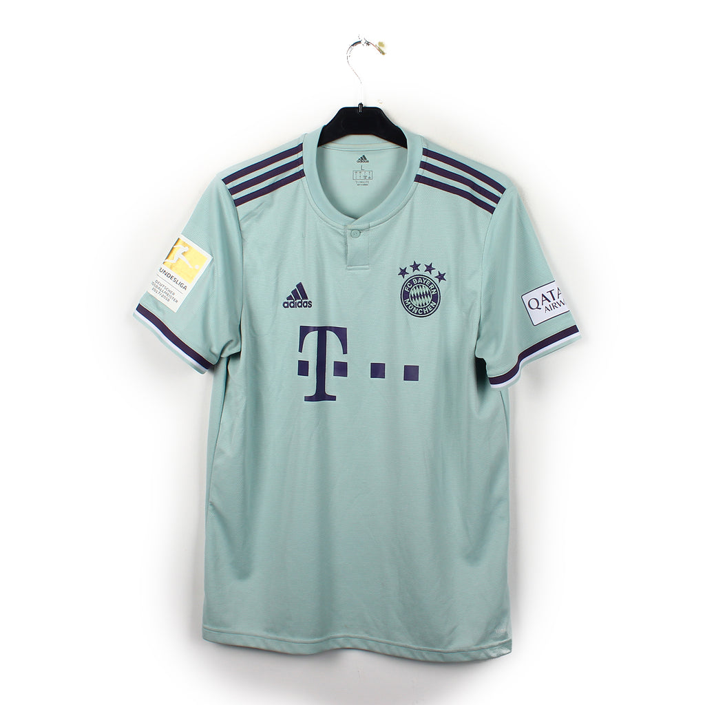 2018/19 - Bayern Munich - Martinez #8 (L)